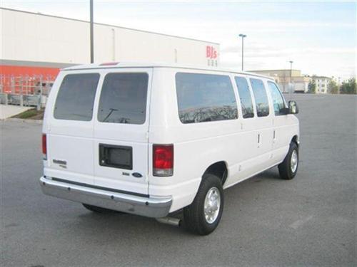 Ford Econoline Wagon 2011 photo 3