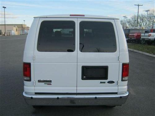 Ford Econoline Wagon 2011 photo 4