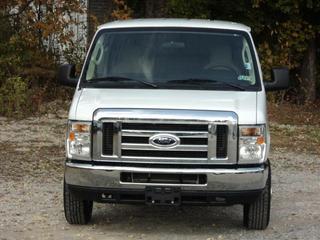 Ford Econoline Wagon 2011 photo 4