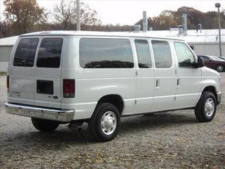 Ford Econoline Wagon 2011 photo 5