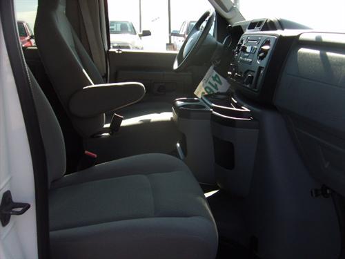 Ford Econoline Wagon 2011 photo 1