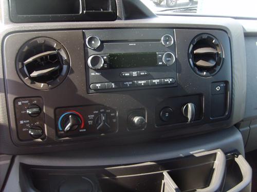 Ford Econoline Wagon 2011 photo 5