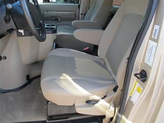 Ford Econoline Wagon 2011 photo 5