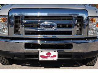 Ford Econoline Wagon 2011 photo 2