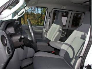 Ford Econoline Wagon 2011 photo 2