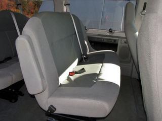 Ford Econoline Wagon 2011 photo 3