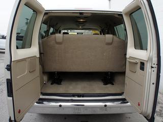 Ford Econoline Wagon 2011 photo 2