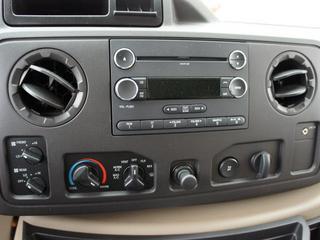 Ford Econoline Wagon 2011 photo 3