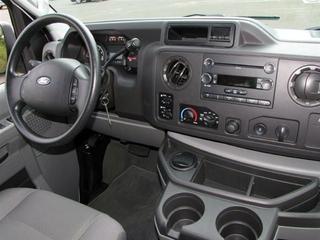 Ford Econoline Wagon 2011 photo 1