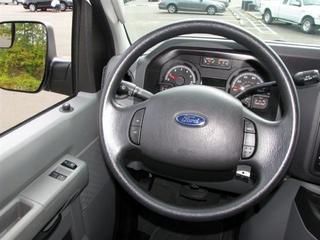 Ford Econoline Wagon 2011 photo 2