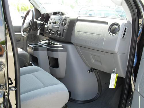 Ford Econoline Wagon 2011 photo 1