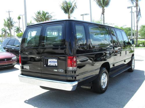 Ford Econoline Wagon 2011 photo 3