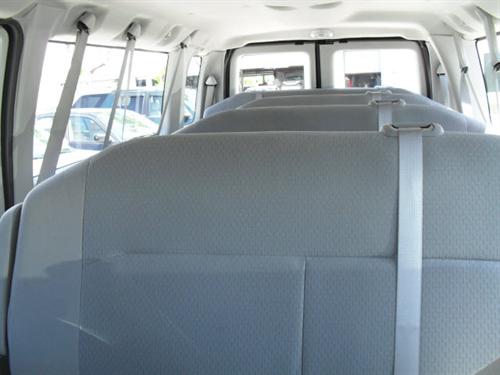 Ford Econoline Wagon 2011 photo 5