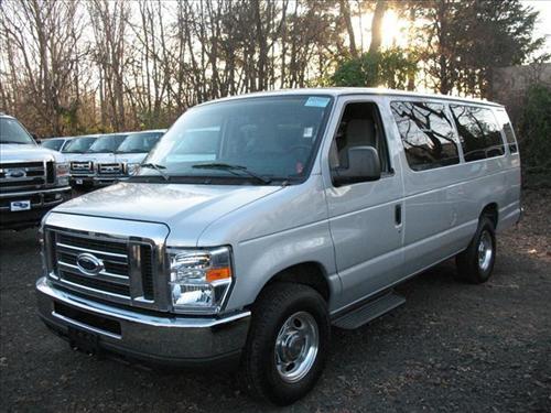 Ford Econoline Wagon 2011 photo 4