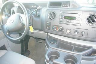 Ford Econoline Wagon 2011 photo 2