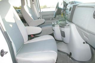 Ford Econoline Wagon 2011 photo 3