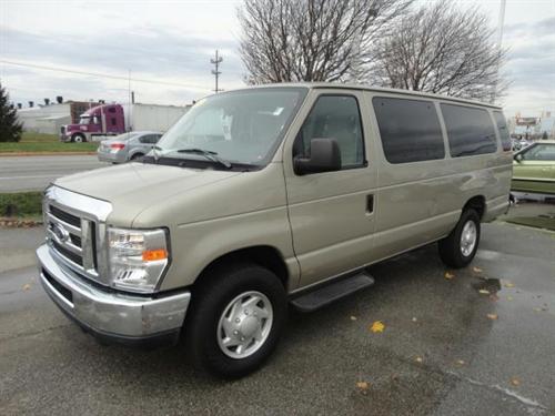 Ford Econoline Wagon 2011 photo 1