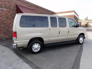Ford Econoline Wagon 2011 photo 1