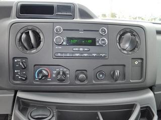 Ford Econoline Wagon 2011 photo 2