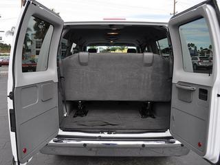 Ford Econoline Wagon 2011 photo 3