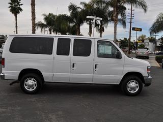 Ford Econoline Wagon 2011 photo 4