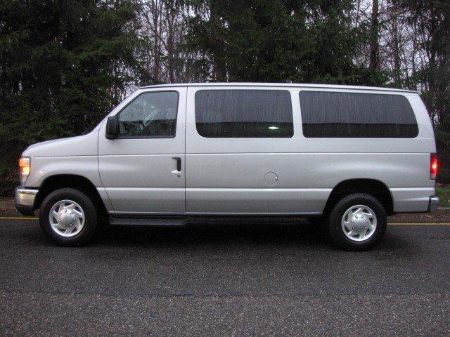 Ford Econoline Wagon 2011 photo 1