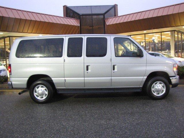 Ford Econoline Wagon 2011 photo 5
