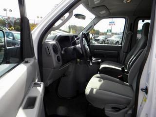 Ford Econoline Wagon 2011 photo 1