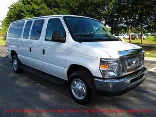 Ford Econoline Wagon 2011 photo 4