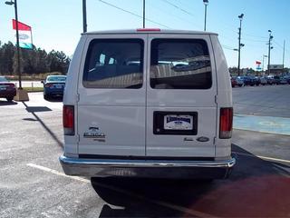 Ford Econoline Wagon 2011 photo 2