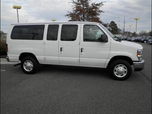 Ford Econoline Wagon 2011 photo 3