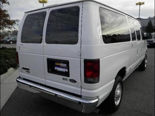 Ford Econoline Wagon 2011 photo 4