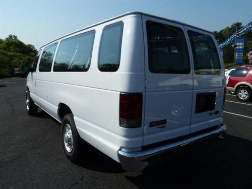 Ford Econoline Wagon 2011 photo 3