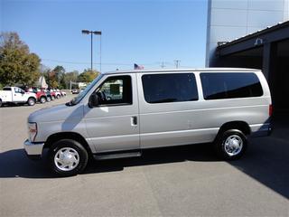 Ford Econoline Wagon 2011 photo 4