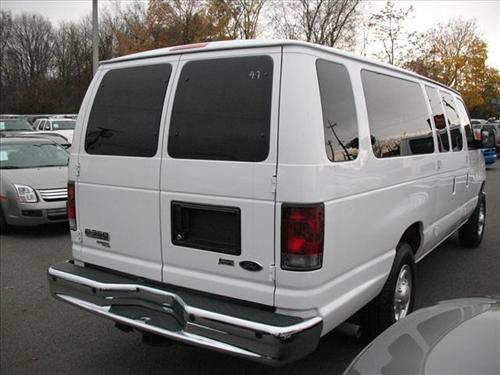Ford Econoline Wagon 2011 photo 1