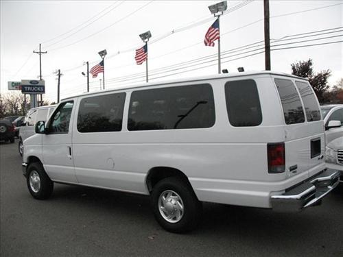 Ford Econoline Wagon 2011 photo 4