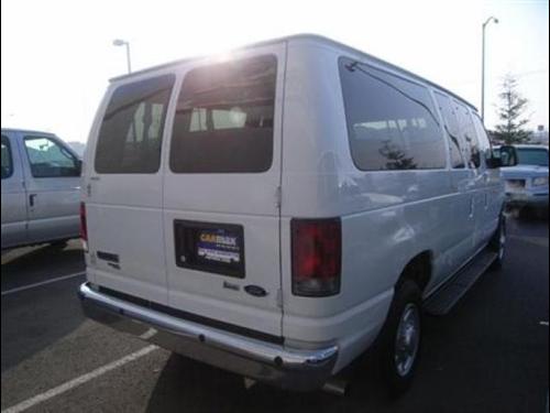Ford Econoline Wagon 2011 photo 3