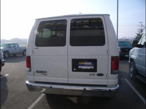 Ford Econoline Wagon 2011 photo 4