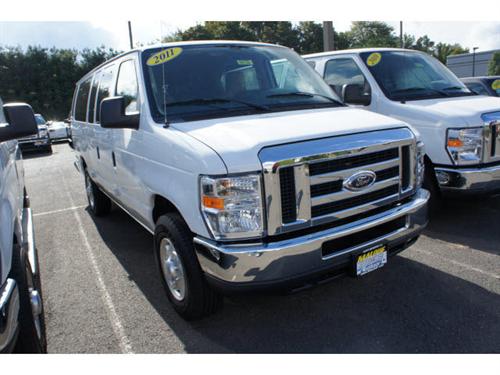Ford Econoline Wagon 2011 photo 2