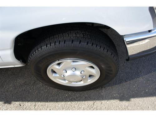 Ford Econoline Wagon 2011 photo 3