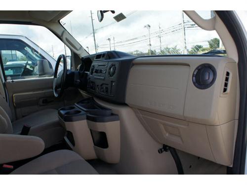 Ford Econoline Wagon 2011 photo 4