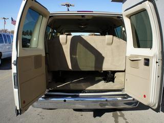 Ford Econoline Wagon 2011 photo 2