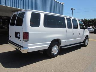 Ford Econoline Wagon 2011 photo 3