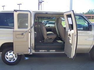 Ford Econoline Wagon 2011 photo 1