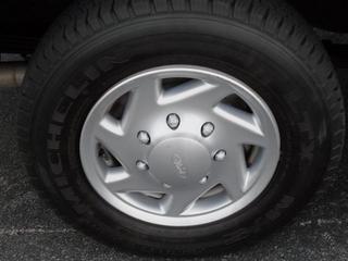 Ford Econoline Wagon 2011 photo 2