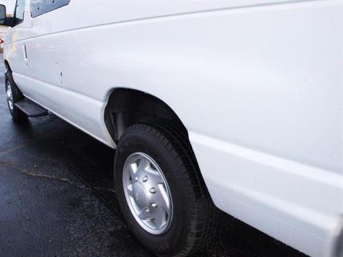 Ford Econoline Wagon 2011 photo 3