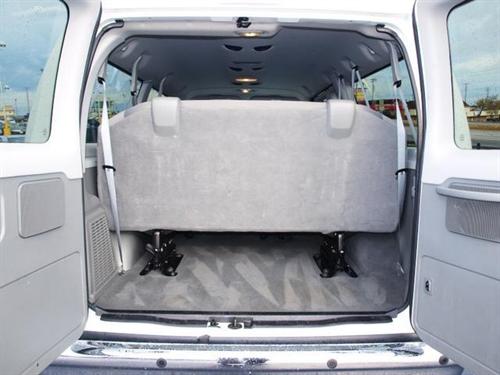 Ford Econoline Wagon 2011 photo 4