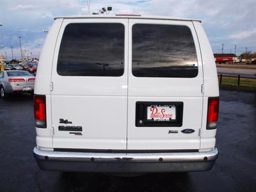 Ford Econoline Wagon 2011 photo 5
