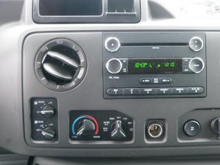 Ford Econoline Wagon 2011 photo 2