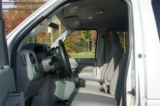 Ford Econoline Wagon 2011 photo 3